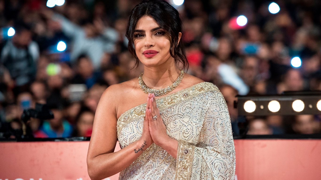 Priyanka Chopra looks sexy and not pregnant in her latest reveal -  Newsbuzzer India
