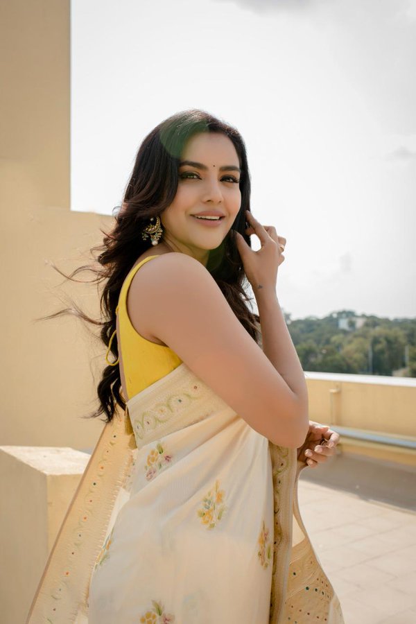 Priya Annath Xxx Video - Priya Anand Hot Photo Shoot Pictures â€“ August 2020 â€“ Newsbuzzer India